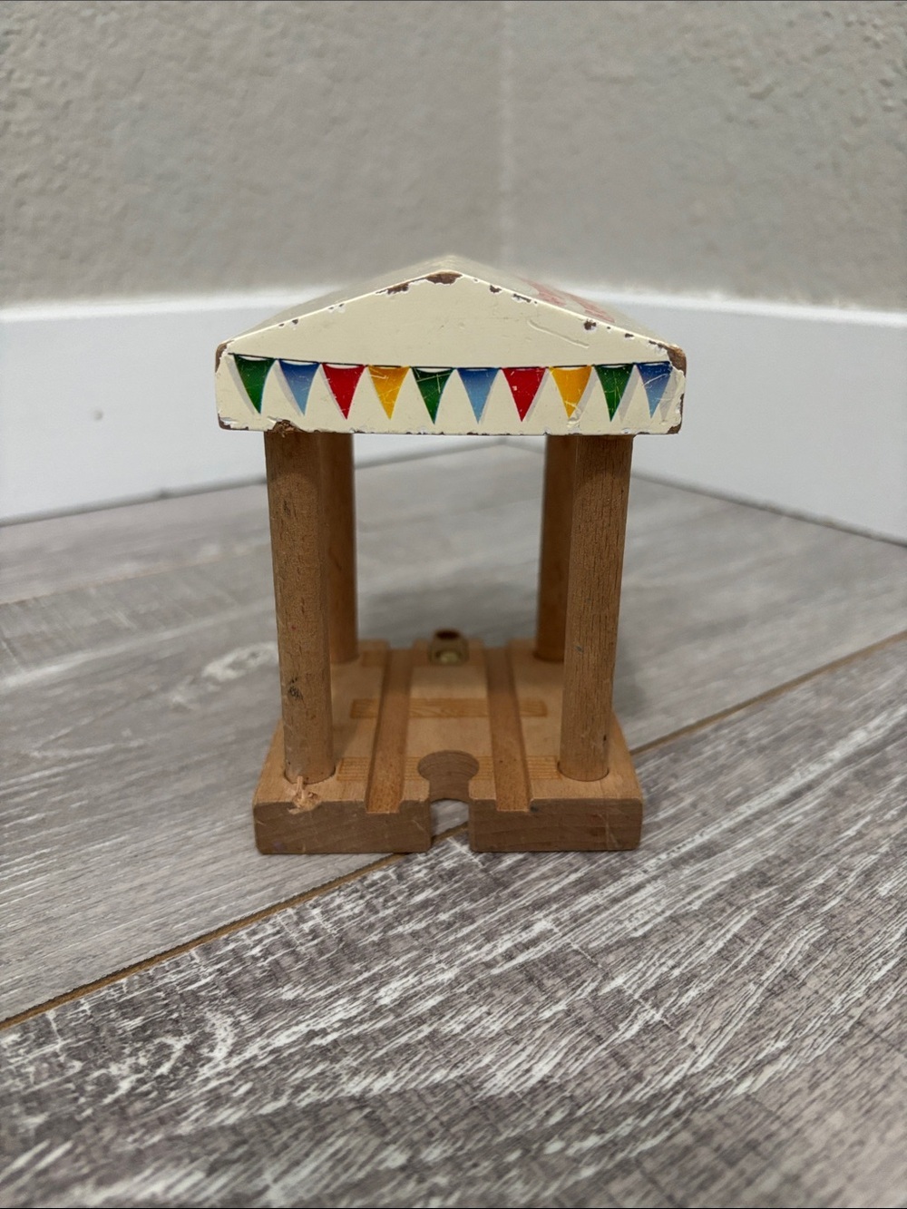 Mr Percival’s Birthday Tent- Thomas & Friends Wooden Railway - Picture 2 of 8